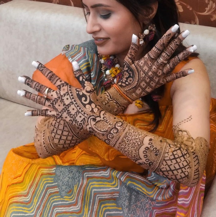 Famous bridal mehandi artist